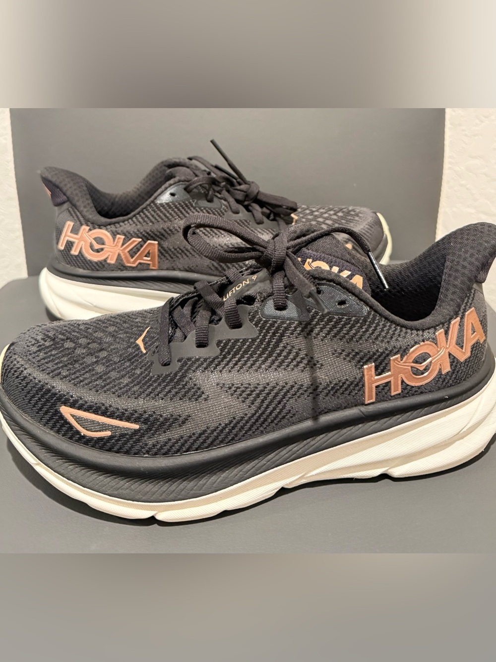Women’s HOKA One Clifton 9 Running Shoes Size 6